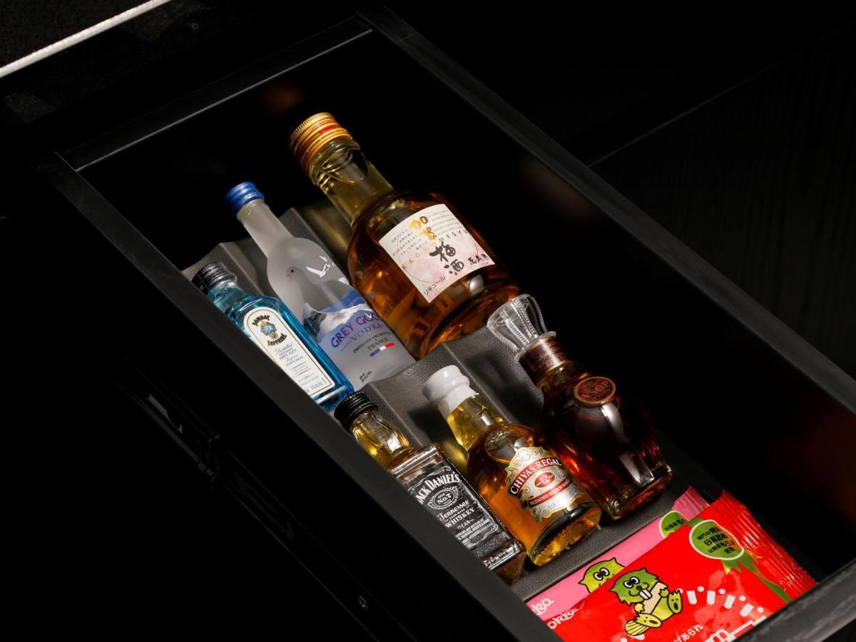 The Hotel Sanraku Kanazawa 21Th December 2022 Open Exteriér fotografie A mini-bar in a hotel room