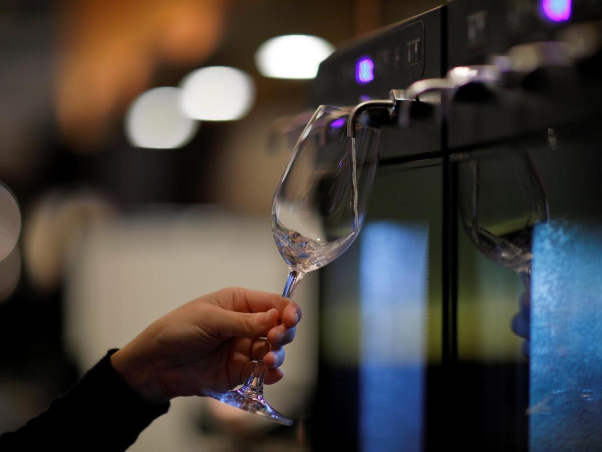 The Hotel Sanraku Kanazawa 21Th December 2022 Open Exteriér fotografie A wine dispenser