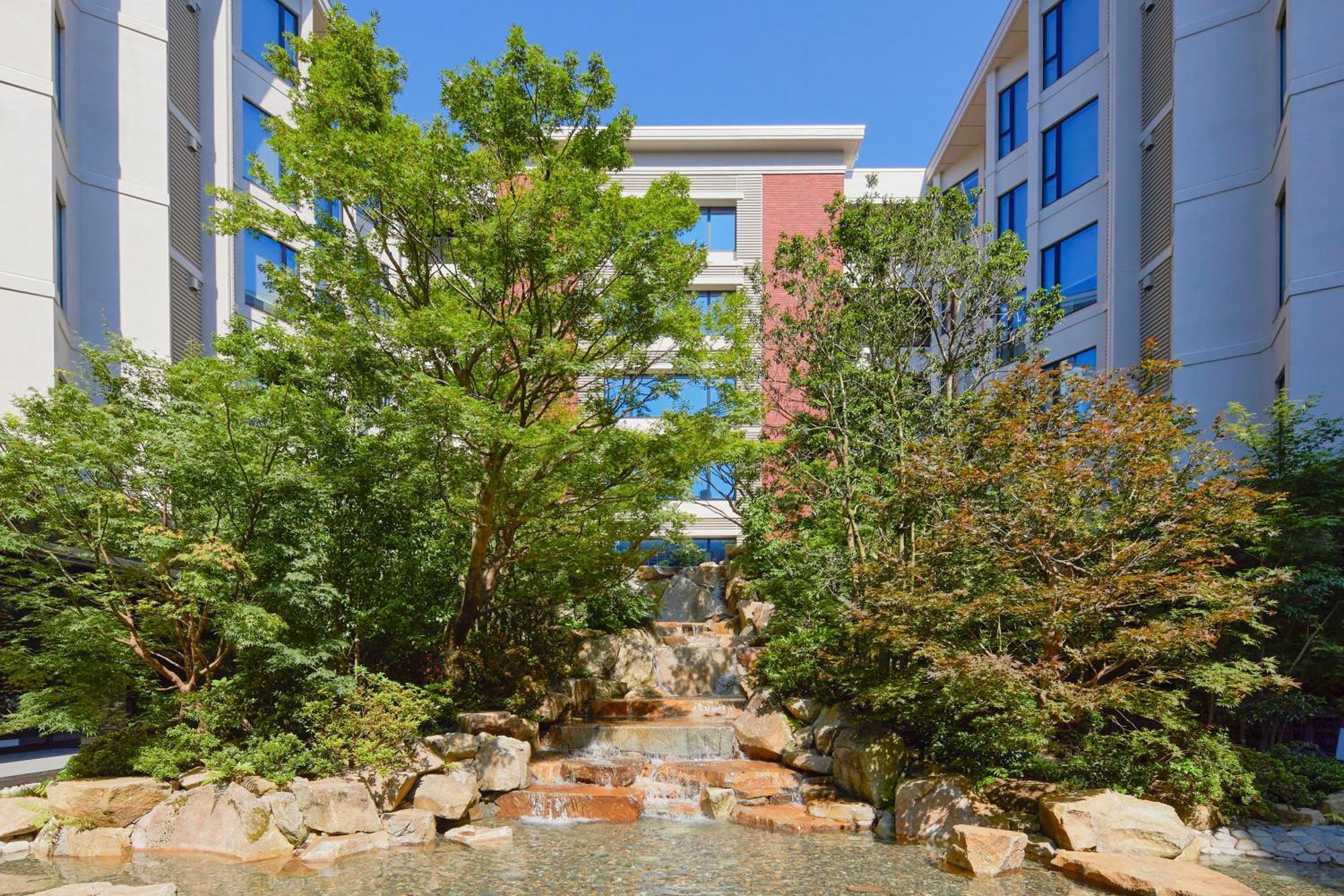 The Hotel Sanraku Kanazawa 21Th December 2022 Open Exteriér fotografie The courtyard at the center of the building